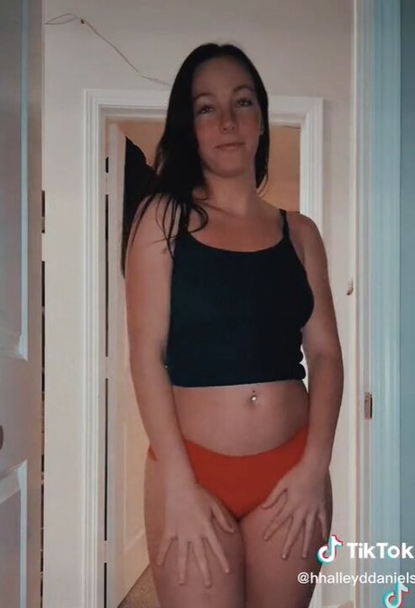 Halley Daniels セックスポルノスター 写真