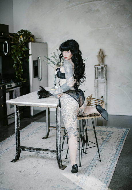 Penny Suicide 無料モデル 写真