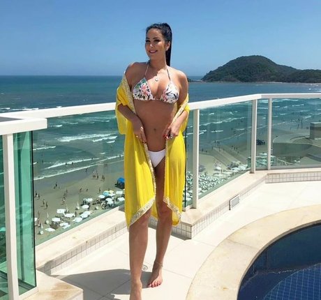 Helen Ganzarolli ホットなスター 写真