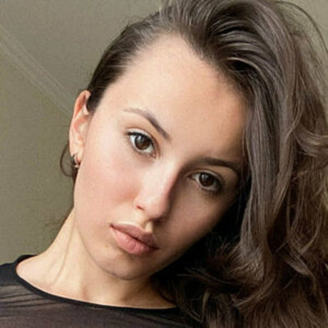 ストリップヌードオンリーファンズ アートヌード ギャラリー