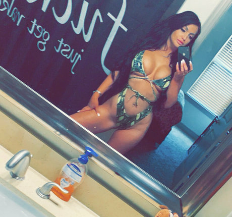 セクシーなアジア人オンリーファンズ ヌード 画像