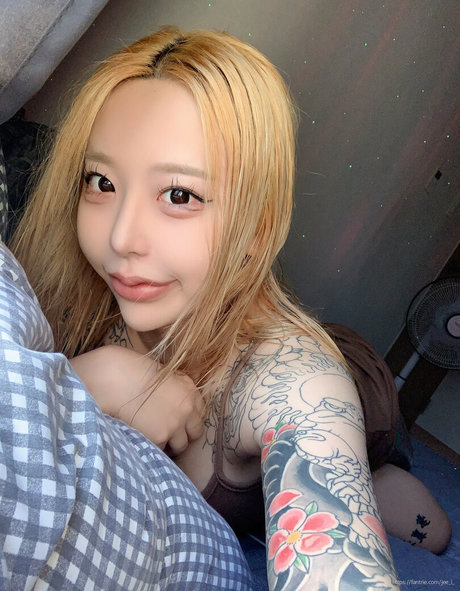 Jee i queen 独占スター 写真