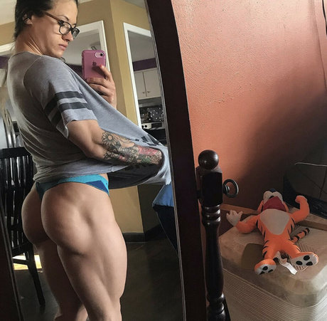 Francesca Mujica ヌードモデル 画像