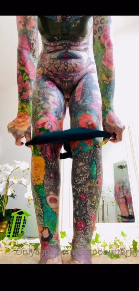 Tattoobutterfly エロティックなスター 写真