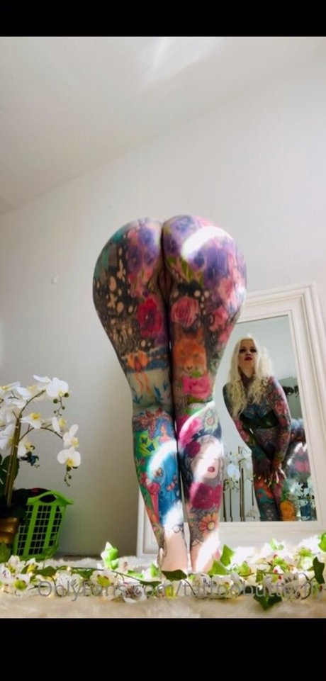 Tattoobutterfly ポルノスター 写真