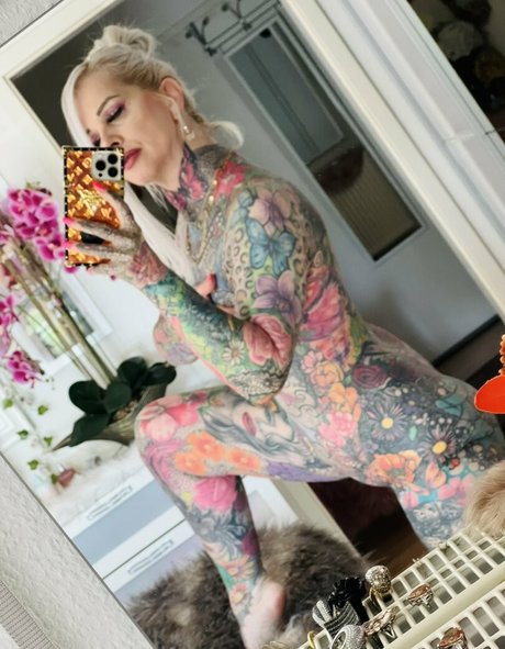 Tattoobutterfly 独占モデル 写真