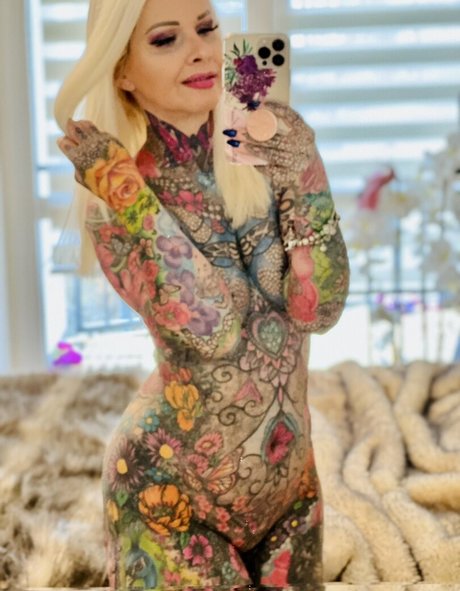 Tattoobutterfly 完璧なモデル 写真