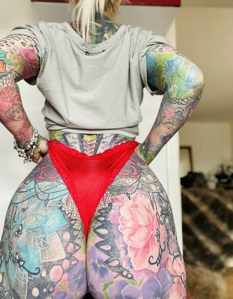 Tattoobutterfly エロティックモデル ギャラリー