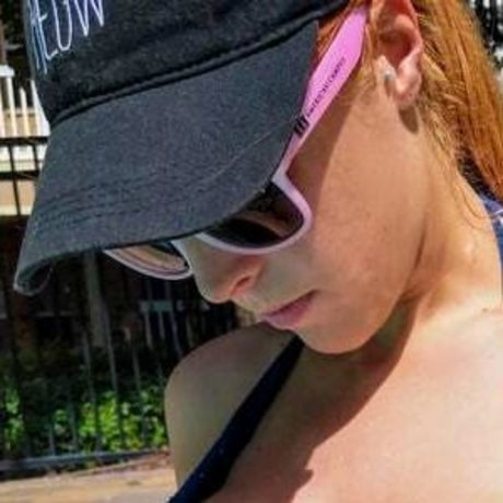 BustyGinger 無料モデル 写真