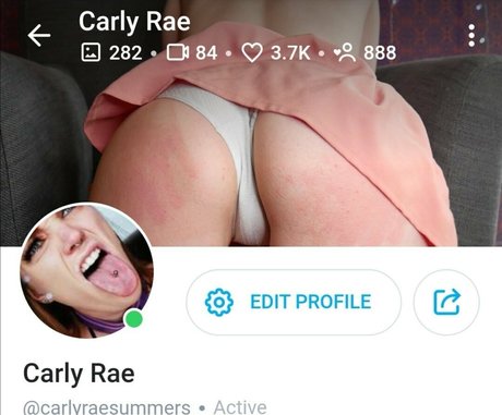 carlyraesummers top profile image