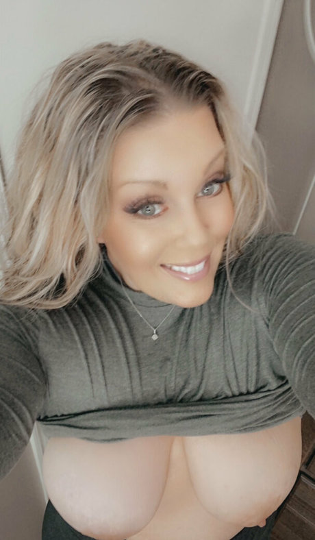 therealvixenval ヌード女優 画像