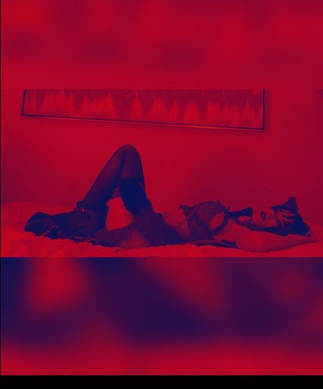 Savage Little Kitty Kat セックスポルノスター 写真