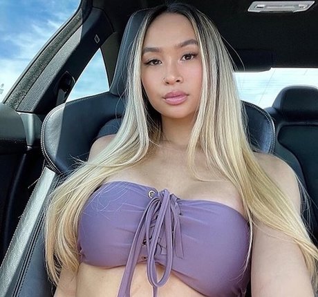 Ivee Nguyen セクシーなポルノスター 画像