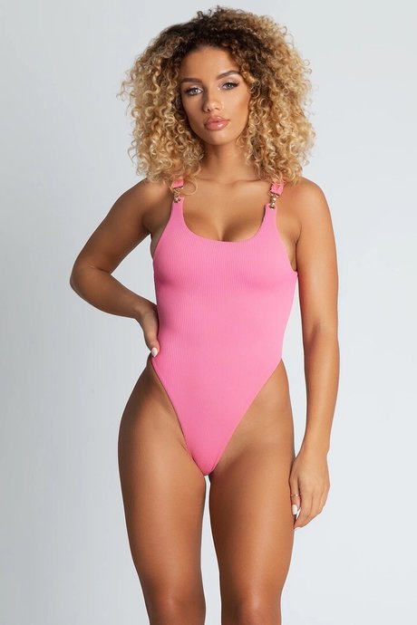 フェラチオ アジア人 オンリーファンズ ヌード 写真