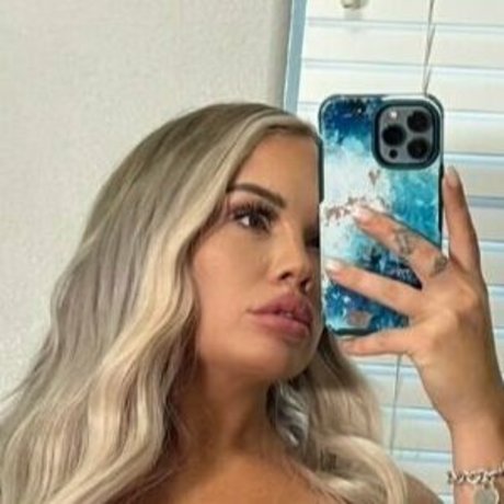 巨乳ゴスオンリーファンズ ポルノグラフィック 写真