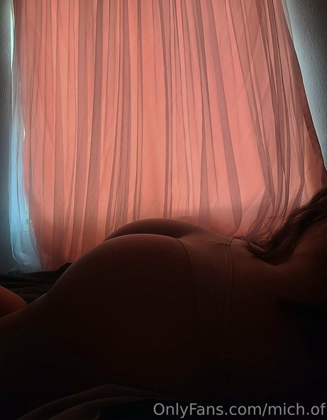 mich of エロティックなモデル 写真