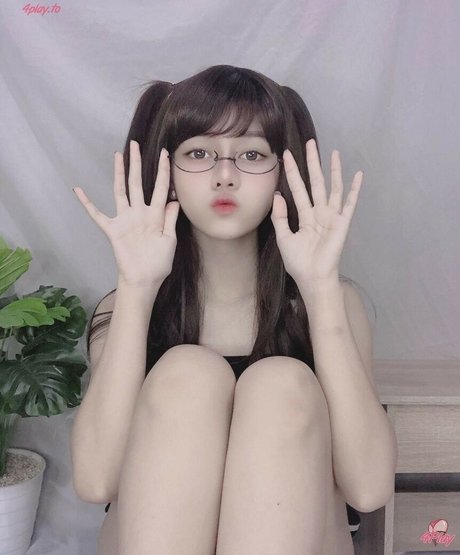 Violet Airis セクシーモデル 写真