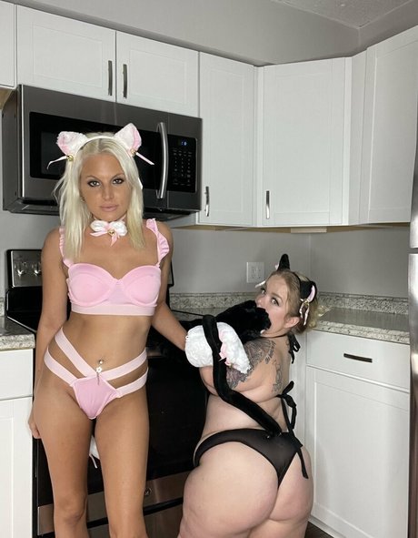 officialkylie アダルトモデル 写真