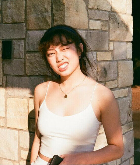 Yujin セクシーモデル 画像