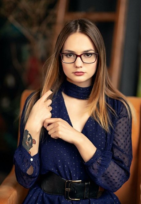 Mary Bell エロティックなスター ギャラリー