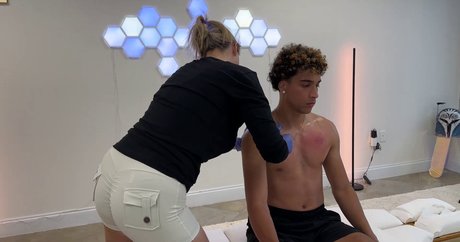 Mondragon Chiropractic セクシーモデル ギャラリー