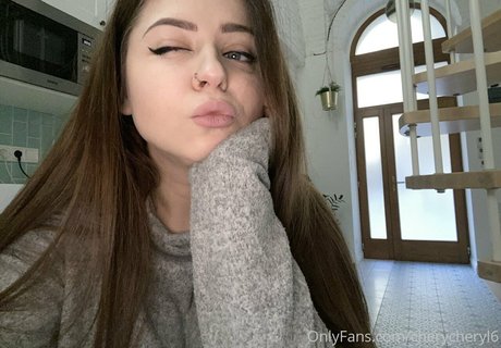 毛深い足のオンリーファンズ セクシーヌード 写真