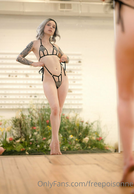 赤毛の痴女オンリーファンズ 美しい裸 写真