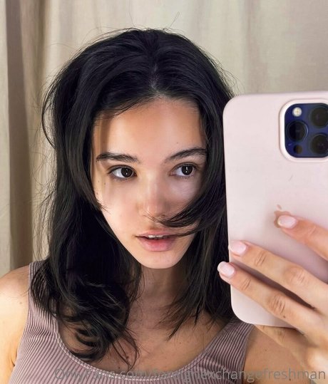 18歳のオンリーファンズ ポルノ 画像