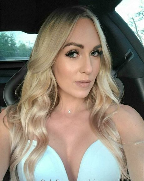 グローリーホール妻オンリーファンズ セクシー裸 画像