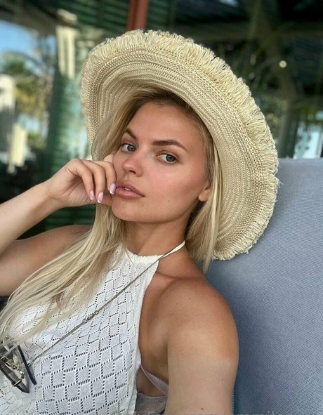 emmilee xx ポルノスター 高品質 写真