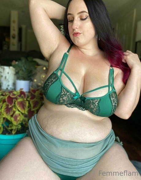 エボニーサマーオンリーファンズ 可愛い 写真