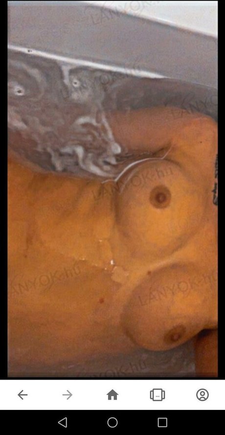 BBW 教師 オンリーファンズ エロチック 画像