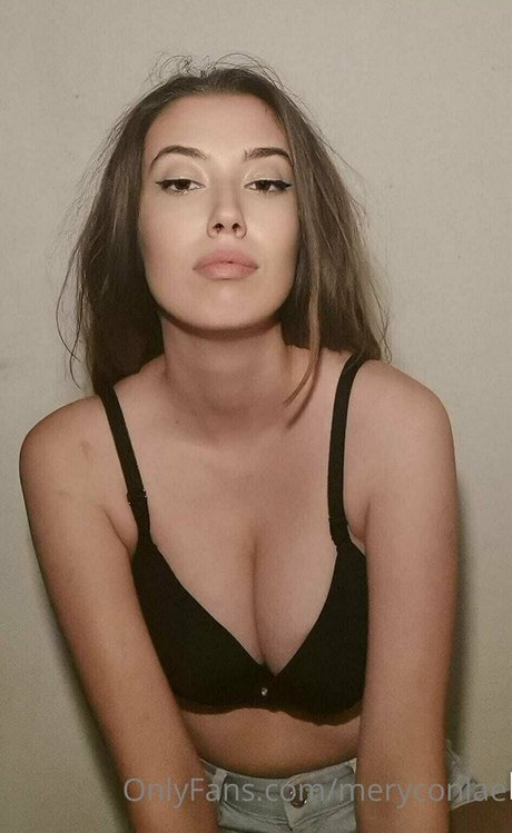 オイルを塗った巨乳オンリーファンズ 裸 写真