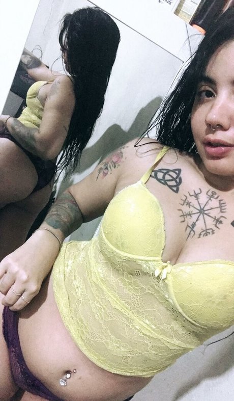黒檀の厚いオンリーファンズ 美しいヌード 写真