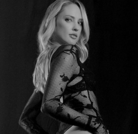 Ciara Hanna 完璧なポルノスター 写真