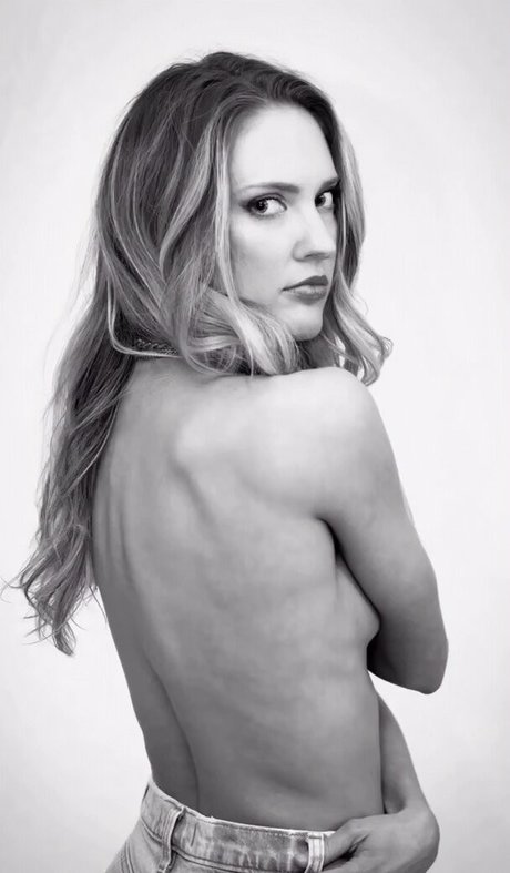 Ciara Hanna かわいいポルノスター 写真