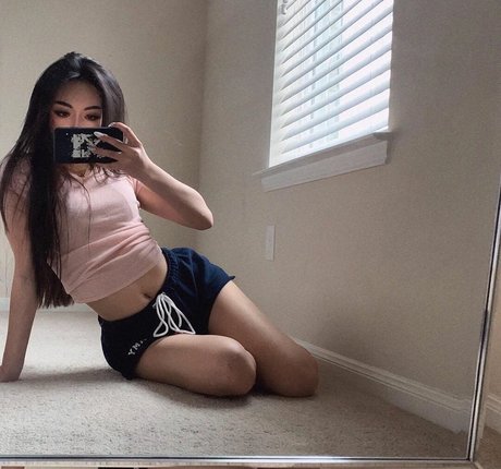 ラテン系美女オンリーファンズ ホットヌード 画像