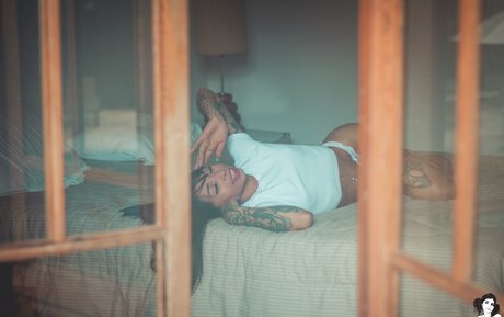 ヨガパンツ オンリーファンズ 美しい裸 写真