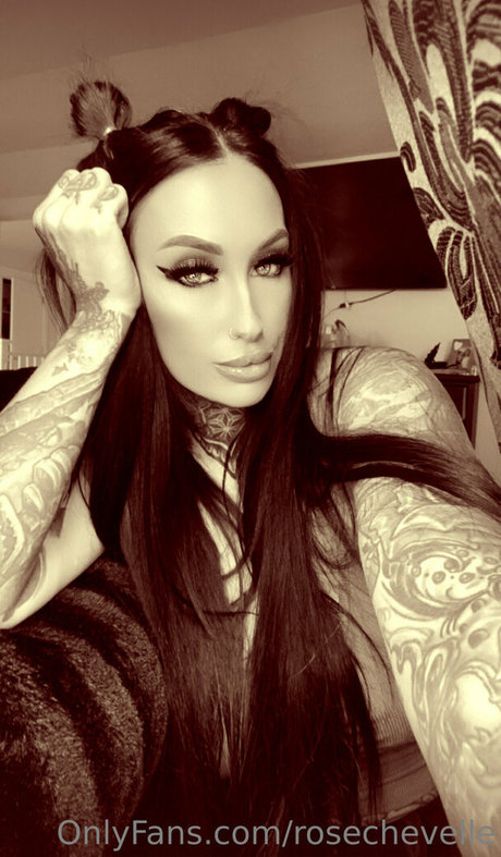 rosechevelle ヌードのポルノスター 写真