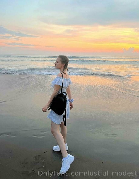lustful modest ポルノスター 可愛い 写真