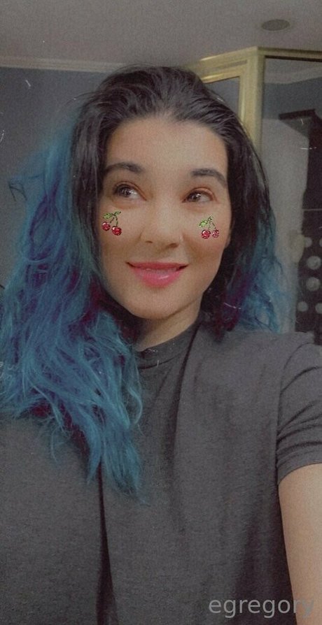 elainagregory top profile image
