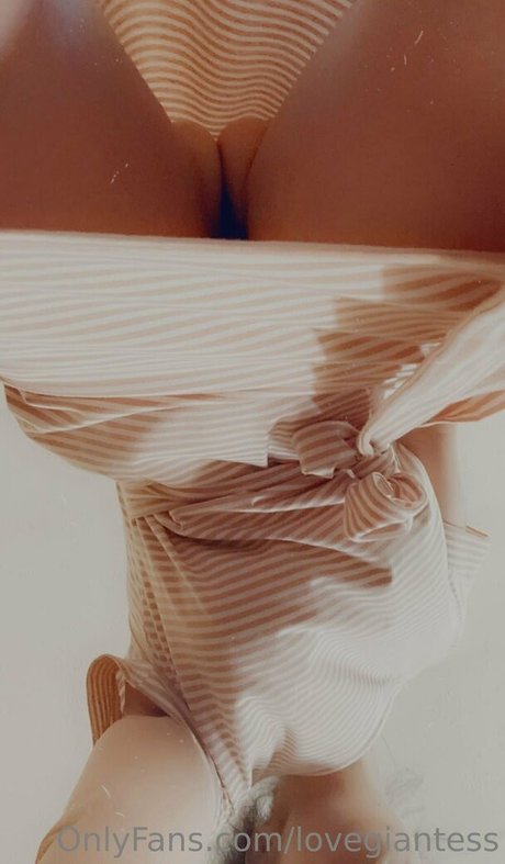 lovegiantess ポルノスター 写真