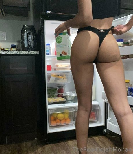 背の高い熟女オンリーファンズ アートヌード 画像