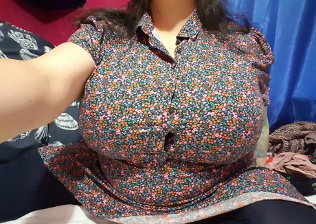 巨乳ゴスオンリーファンズ ポルノグラフィック 写真