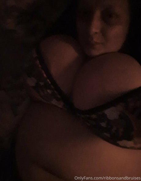 ribbonsandbruises ポルノスター トップ 写真