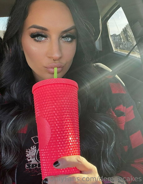 Demoncakes ヌードスター 写真