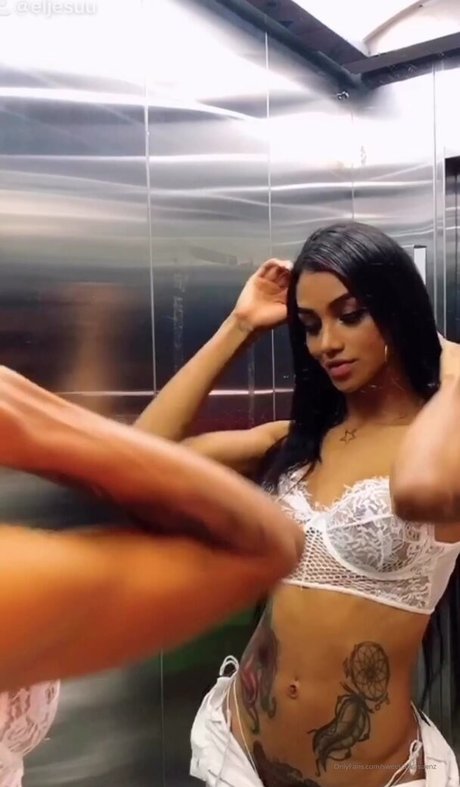 Laura Saenz ポルノスター トップ 画像