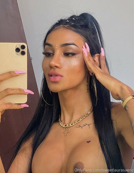 Laura Saenz ポルノモデル 画像