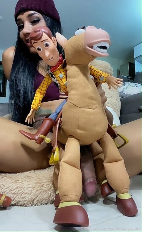 Laura Saenz 完璧なポルノスター ギャラリー