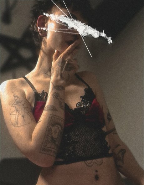 LittleDemonWitch profile image